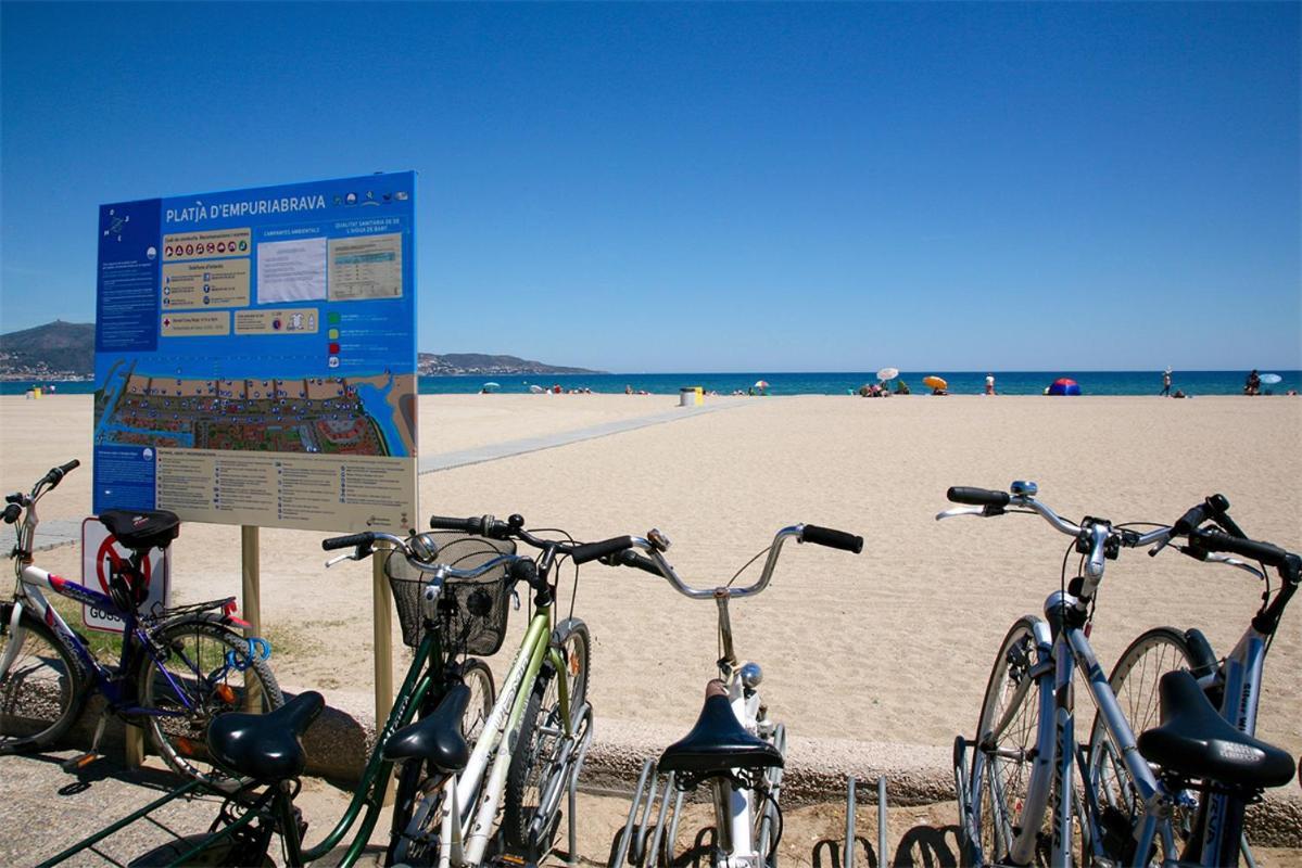 Vue Panoramique Sur La Mediterrannee, Appartement Sur Canal & Proche Plage روساس المظهر الخارجي الصورة